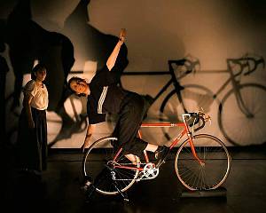 pedalare! pedalare! pedalare!, la storia di alfonsina strada in scena per  teatri a sud